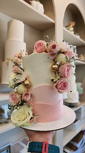 593 reactions · 43 shares | This is the most adorable 4" cake ever!!! A tall 4 layer ube cake decorated with fresh florals 殺 #edmontonlocal #cakesofinstagram #cakeart #cakereels #cakedecorating #buttercreamcakes mycupcakemama.com | Cupcake Mama | Facebook