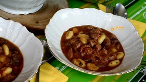 Gulaš s njokima dvije vrste mesa junetina i svinjetina | Sašina kuhinja