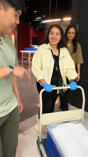 What actually happens at the deinstallation of a museum gallery? To find out, we spent the day with Farah, Collections Manager at NMS! Singapore History Gallery is taking a break for now, but stay tuned for its next chapter! 🎥 encounter.sg #SingaporeStories #SingaporeHistory #BehindTheScenes | National Museum of Singapore