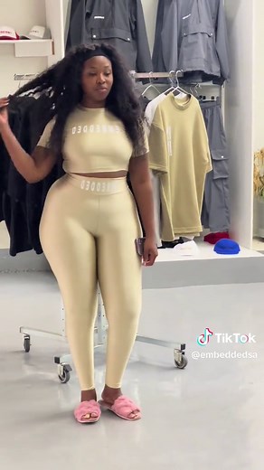 Stylish Embedded Legging Set in Red and Gold