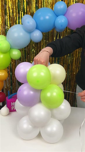 Mini Balloon Arch Idea #balloontutorial #balloon #partydecoration #partygift #houseofpartyco #diy