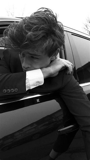 Discussing Aesthetics on Instagram: "Francisco Lachowski was Tumblr’s boyfriend. A Brazilian model who blew up in 2009, he became the face of a new kind of internet icon. Polished, dreamy, endlessly reblogged. His shirtless test shoots, grainy gifs, and runway snaps sat on every moodboard. He wasn’t indie sleaze’s messy flash, he was the clean counterpart: Hollister campaigns, GQ spreads, high cheekbones made for Tumblr dashboards. Francisco wasn’t just a model, he was an archetype - the boy you