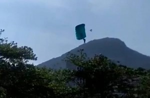 Homem morre após saltar de base jump da Pedra da Gávea (RJ); vídeo