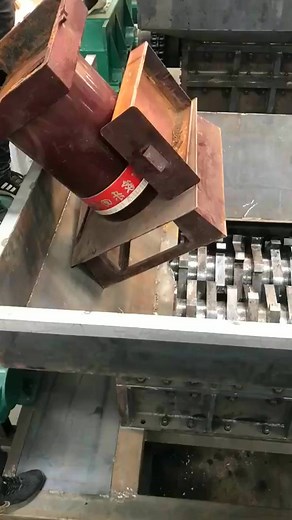 2105_#machine #machinelearning #machinetools #cuttingmachine #metalart #fabrication #cncturning #makingchips #manualmilling #repost #cutting #polishing | Valerie M. Jones