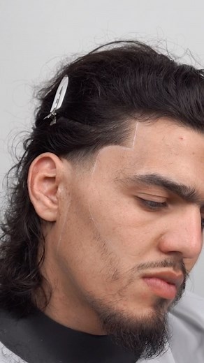 Visit our website to get started 📈 Learn the fundamentals of men’s advanced hair cutting | with multiple lessons structured in way that teaches you how to use an advanced techniques for precision hair cutting 📈 Our courses allows you to have a better understanding of how hair works and gives you the knowledge and confidence to work and deal with all hair types and lengths 📈 visit our website to get started 🌍 www.ariessalon.world _______________________________ . . . . . . . . #barbertalent #