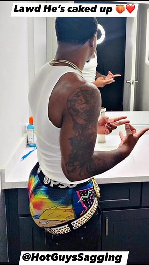 Lawd he’s Caked Up 🍑😍❤️ • • • • #hotguys #saggingpants #sagger #sagging #thick #thuglife #gangster #sag | Hot Guys Sagging