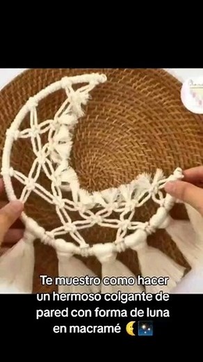 73K views · 1.8K reactions | Colgante de Pared en forma de luna  SIGUENOS PARA MÁS IDEAS DECORATIVAS  #Macramé #decoraciónenmacramé #decoraciondelhogar #ideasdecoracion #ideasenmacrame #macramediseños #macrameart #macrameweave #macramerainbow #estadosunidos #México #chile #españa | Artes con Macramé | Facebook