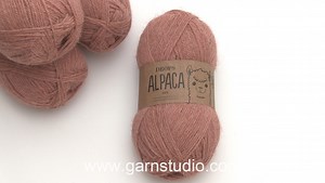 DROPS Alpaca, an all-time #dropsfan favourite, made from 100% pure alpaca and available in 51 beautiful colours 🥰 See it up close in this video! https://www.garnstudio.com/video.php?id=286&lang=en #dropsdesign #dropsalpaca #dropsyarn #dropsgarn #garnstudio | Garnstudio DROPS design