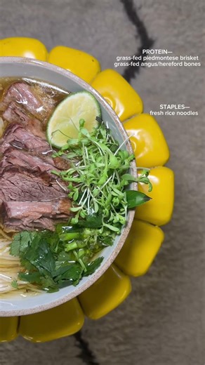 pho recipe using my healthy nyc farmers market haul. weekly recipes on my substack, línk ín bío