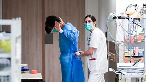 Frissons, fièvre, difficultés respiratoires...: les symptômes du coronavirus se multiplient