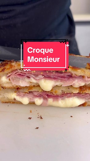 Oggi ragazzi una ricetta che vi farà davvero dire MAMMA CHE BUONO! Le croque monsieur! Non chiamatelo toast 🍞 perché questo è veramente un piatto da urlo 😱 Ingredienti: 2 fette di pane bianco in cassetta 2 fette di prosciutto cotto 3 fette di formaggio (Comte, Gruyere o Fontina) punta di un cucchiaino di senape parmigiano gratuggiato qb Per la besciamella: 250 gr di latte 50 gr burro 25 gr farina noce moscata qb pepe qb . . . #simonefinettichef