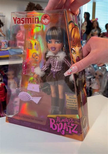 Always Bratz Yasmin or as I like to call her, coconut head 🥥 🩷 bratz, bratz dolls, bratz yasmin, doll collector, doll unboxing #bratz #bratzdolls #bratzyasmin #dollcollector #dollunboxing