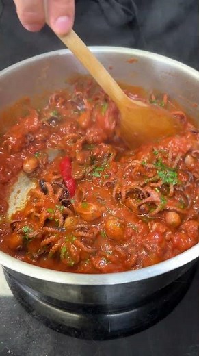 BABY OCTOPUS IN SPICY TOMATO SAUCE 🍅🦑