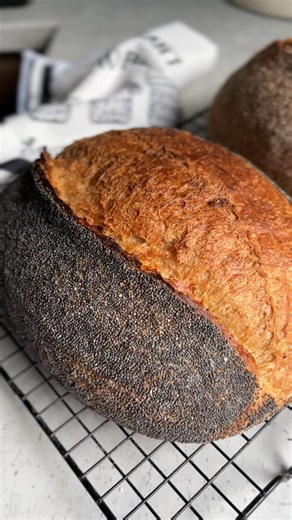 Zapraszam wszystkie nowe osoby na profil bread_ana na Instagramie. Tam się więcej dzieje, organizowane są lajfy chlebowe. Na FB wszystko zostanie przeniesione na stronę @bread_ana. Zapraszam do obserwacji 🍞 | Anna Cirut
