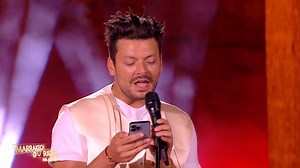 Quand le voisin de Kev Adams l'invite à boire une coupe de champagne dans un langage soutenu, Kev s'adapte et écrit une réponse très très drôle ! | Marrakech Du Rire