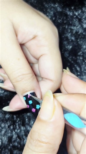 Black 🖤 Nail Art Design Tutorial 💅#nailart #easynailart #ytshorts 💅🌷🌼