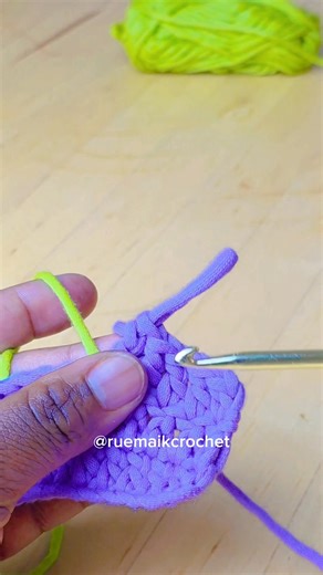 Double Crochet Mid Row colour Change #ruemaikcrochet #crochettutorial #crochetlove #handmadewithlove #yarnlife #crochet | Ruemaik crochet