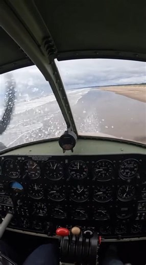 2.4K views · 36 reactions | Douglas DC 3 Cockpit View — Landing on a Wet Sandy Beach | Positividade Frases | Facebook