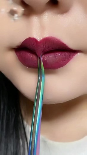 #CapCut #makeup #fashion #jiew82633tiktokpopularlipstick #lipsticktutorial #lipgloss