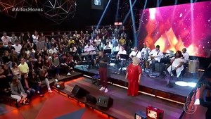 2M views · 98K reactions | Qual seu sonho? Nem nos meus melhores sonhos, lááá atras quando eu ganhei o cd da Alcione pra estudar as músicas, eu imaginei um dia estar cantando ao lado dela em um programa na Globo. Já tivemos vários encontros, mas essa homenagem além de merecida, me senti muito honrado! Sonhe alto, se você quer, lute, vá na fé sem desistir, pq você pode! | Cantor Mumuzinho | Facebook