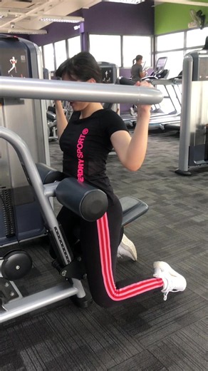 Struggling with pull-ups? 👀 Try this workout hack and unlock stronger, cleaner reps faster 🔥 ✨ Focus on: • Slow negatives • No stoppers • reps with control • Consistency over ego Your first pull-up isn’t about luck — it’s about smart progress 💪 Master the basics, build the strength, then watch your body level up 🚀 #PullUpProgress #WorkoutHack #StrengthTraining #Calisthenics #FitnessJourney #TrainSmart #CoachFlex