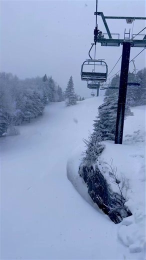 La montagne est si belle sous la neige❄️ 🎁 Vous avez envie de passer plusieurs jours en montagne pendant le temps des Fêtes? ⛷️ 🎿 Parmi plusieurs promotions, n’oubliez pas de jeter un œil à nos Cartes SUTTON, pour 2 à 5 journées de ski à prix réduit! 🏔️ Et, pour jumeler plaisir et variété, la Carte L’Est-Go de Tourisme Cantons-de-l'Est vous permet jusqu’à 8 sorties au choix dans la région! Oui, oui… skiez à Sutton, Bromont, montagne d'expériences, Owl's Head Ski & Golf ou Mont-Orford avec un 