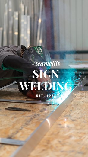 WATCH #TEAMELLIS WELD AN ALUMINIUM ANGLE FRAME 😮‍💨👨‍🏭 #signs #signage #metalshop #metalworkers #fabrication #projectingsign #aluminiumsign Welding, metal shop, metal fabrication | Ellis Signs