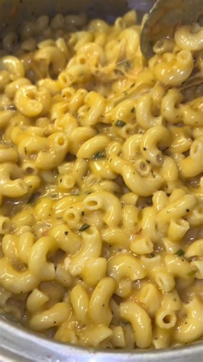 I perfected my vegan mac and cheese recipe 🌱🧀🙌🏽 How did I do❓ #vegan #cooking #fyp #plantbased #atlanta #chef #macandcheese