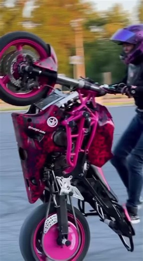 OMG..Pretty @stuntgirl_dasha #moto #stunt #motolady #мото #мотоледи #стант #стантрайдинг #топ #рекомендации #рек