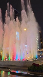 Sài Gòn bắn pháo nước giòn giã truốc tòa nhà Saigon Marina IFC #mapping #nhacnuoc #saigonmarinaifc #giangsinh2025 | Nick Nguyen