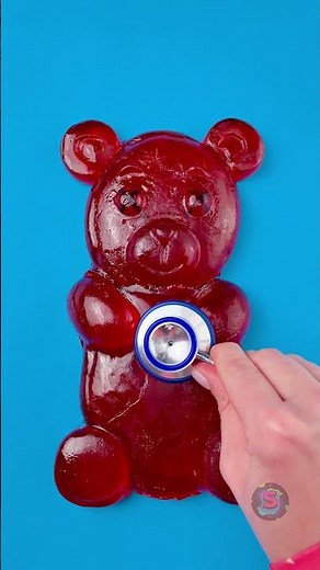 GIANT GUMMY BEAR IS PREGNANT! 😨😨
