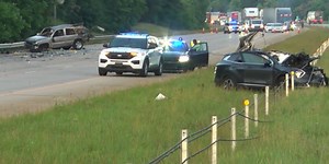 Medic: 1 killed, 2 hurt in northwest Charlotte wreck