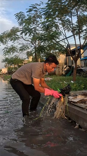 83K views · 1.3K reactions | Remove Plastic Unclog Sewer Drain After rain Flooding #short #cleaning #Remove #unclog #flood #fblifestyletyle #plastic | Phea Cleaning Culverts | Facebook