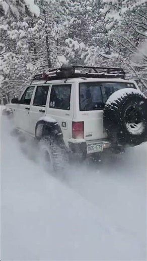1996 JEEP XJ PLAYING IN THE SNOW. #snowwheeling #jeepxj #yankeehill