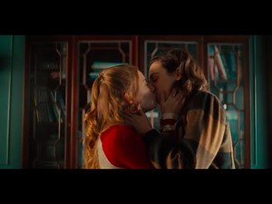 Lake and Lucy Kiss- Love Victor 3x01