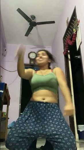 Chaiyya Chaiyya dance showing armpit And underarm girl loves armpits show off #armpit #aisselles