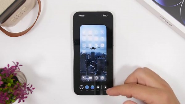 iOS 26 - Every NEW Lock Screen & Home Screen Feature !