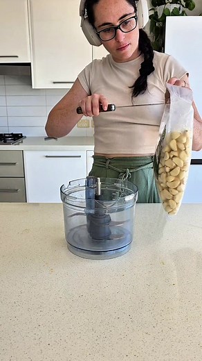 Lazy Cooking Hack: Freezing Freshly Minced Garlic