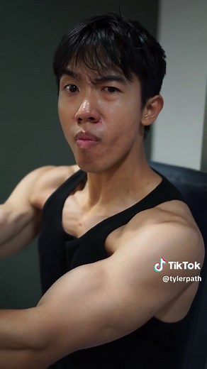 Effective Tips for Pec Deck Flyes without Shoulder Strain