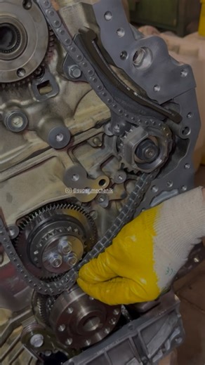GOLDEN HANDS MECHANIC 😉 on Instagram: "Timing Chain Marks Explained - Opel 1.6 CDTi. • In this video, we move on to installing the new timing chains and setting the timing marks on the Opel 1.6 CDTI diesel engine (engine code B16DTE). After disassembly and inspection, we begin one of the most critical stages of the repair - the correct installation of the timing chain and the oil pump chain. • The video clearly shows a comparison between the stretched old chain and the new one, explaining how c