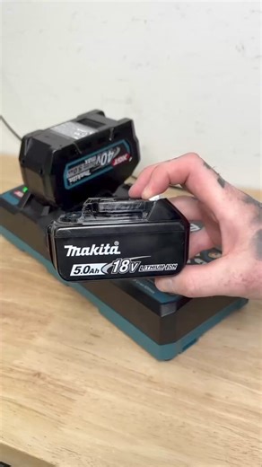 Rather then carrying two chargers Makita has made a little adapter so you can charge 14v and 18v batteries on the 40v charger•Its ideal for this dual 40v XGT rapid charger@makitatools@makita.ca...#tools #construction #makita #makitapartner | Tool_Tips
