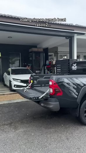 dapat fly kejap pon jd laa ..kalau x lenguh sayap nya kuncup jerr ..😂😂 #fyp #freeflyingparrot #f #fypシ #parrotworld #birdoftiktok #macawlovers #pet #freefly