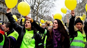 Women Yellow Vests give alternative image of protests after day of violence