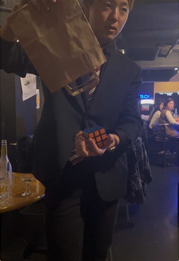 ルービックキューブで驚きのマジックショー