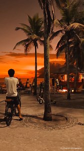 Today we dream ourselves to Rio de Janeiro and enjoy this breathtaking sunset at the Ipanema beach. Popular with locals and tourists, it is located in the Brazilian city's district of the same name and borders directly on the world-famous Copacabana. Who would you like to end the day with here? 📍 Rio de Janeiro 🇧🇷 🎥 instagram.com/igor.pura | DW Travel