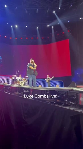 Luke Combs Live Concert Experience