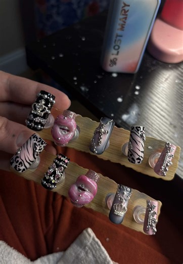 Stunning Press-On Birthday Nails for Aquarius