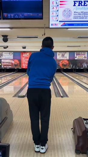 For the first time in a long time I worked on some small things that make the game click. Any guesses what I was focusing on here? • #SquadRG #TurboGrips #EFX #TVBowlingSupply #AmericasProShop | Michael Tang Bowling