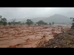 Dramatic footage of Cyclone Idai flooding in Zimbabwe