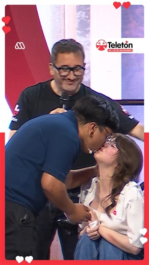 Mega on Instagram: "❤️ #Teletón2025 | Un emotivo momento vivimos en el Teatro Teletón cuando Luis le pidió sorpresivamente matrimonio a su pareja, Kathleen, y ella le dio el sí 💍😍"